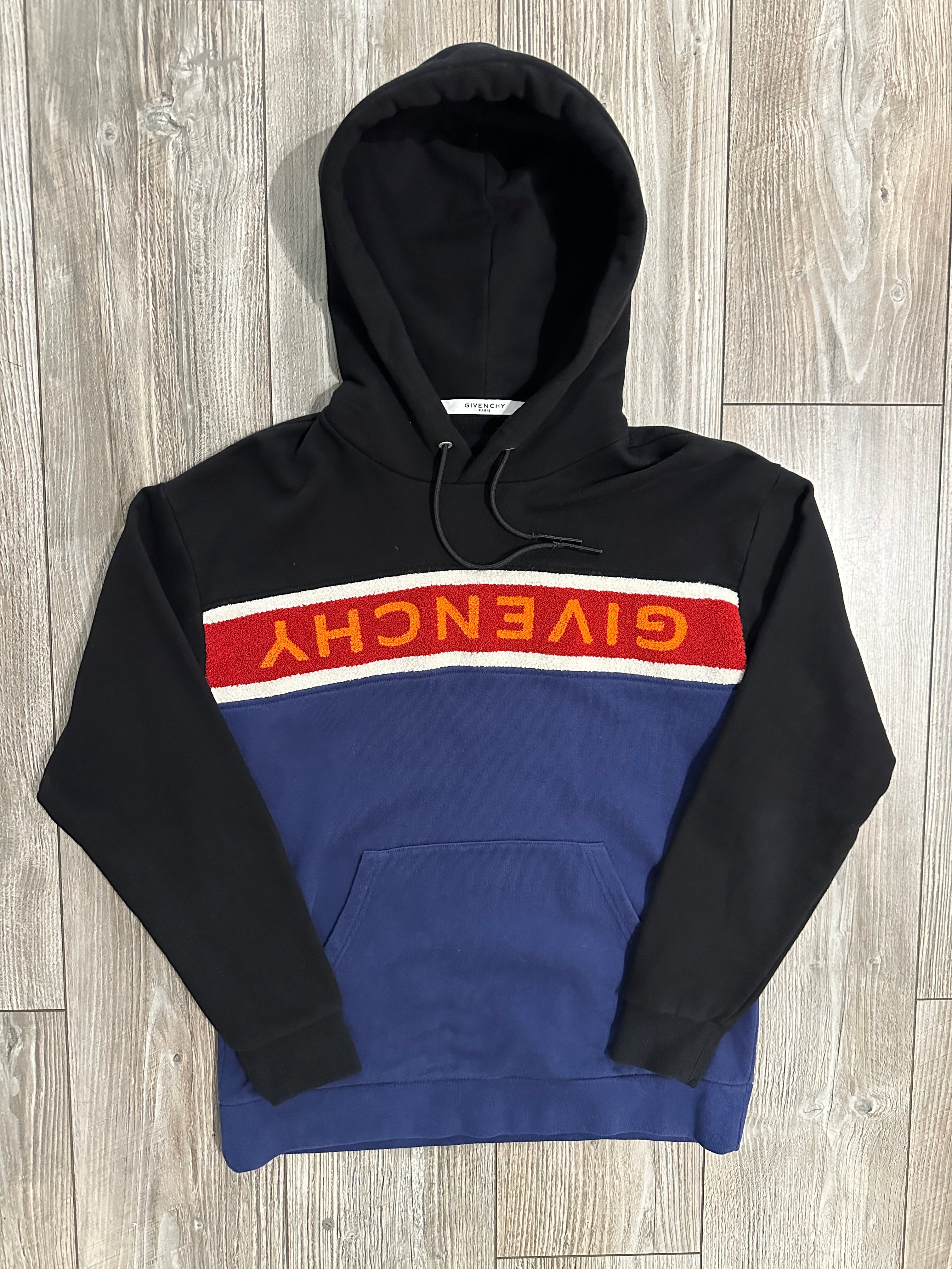 Givenchy Hoodie (Fittaa S)