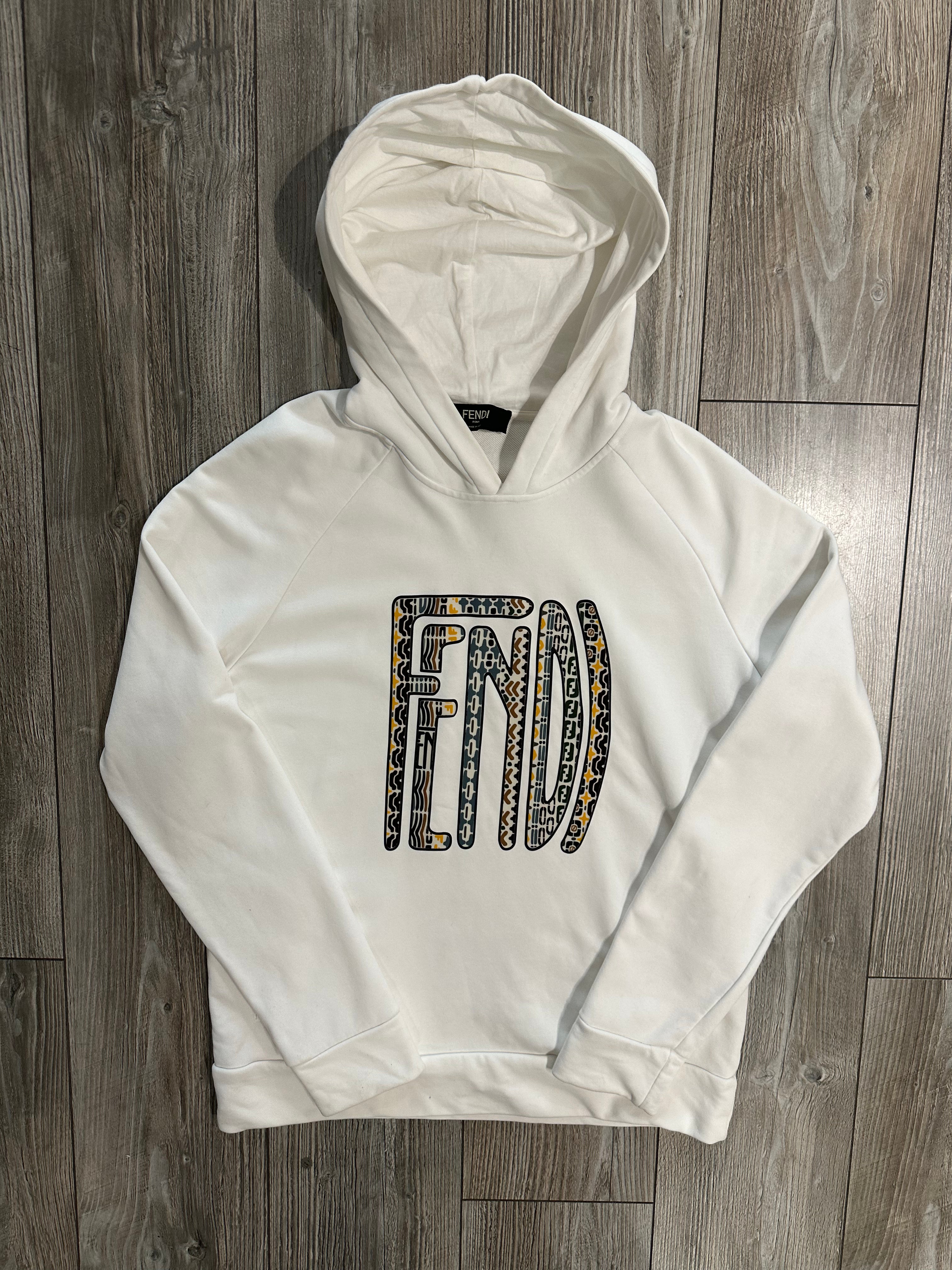 Fendi Hoodie (Fittaa M)