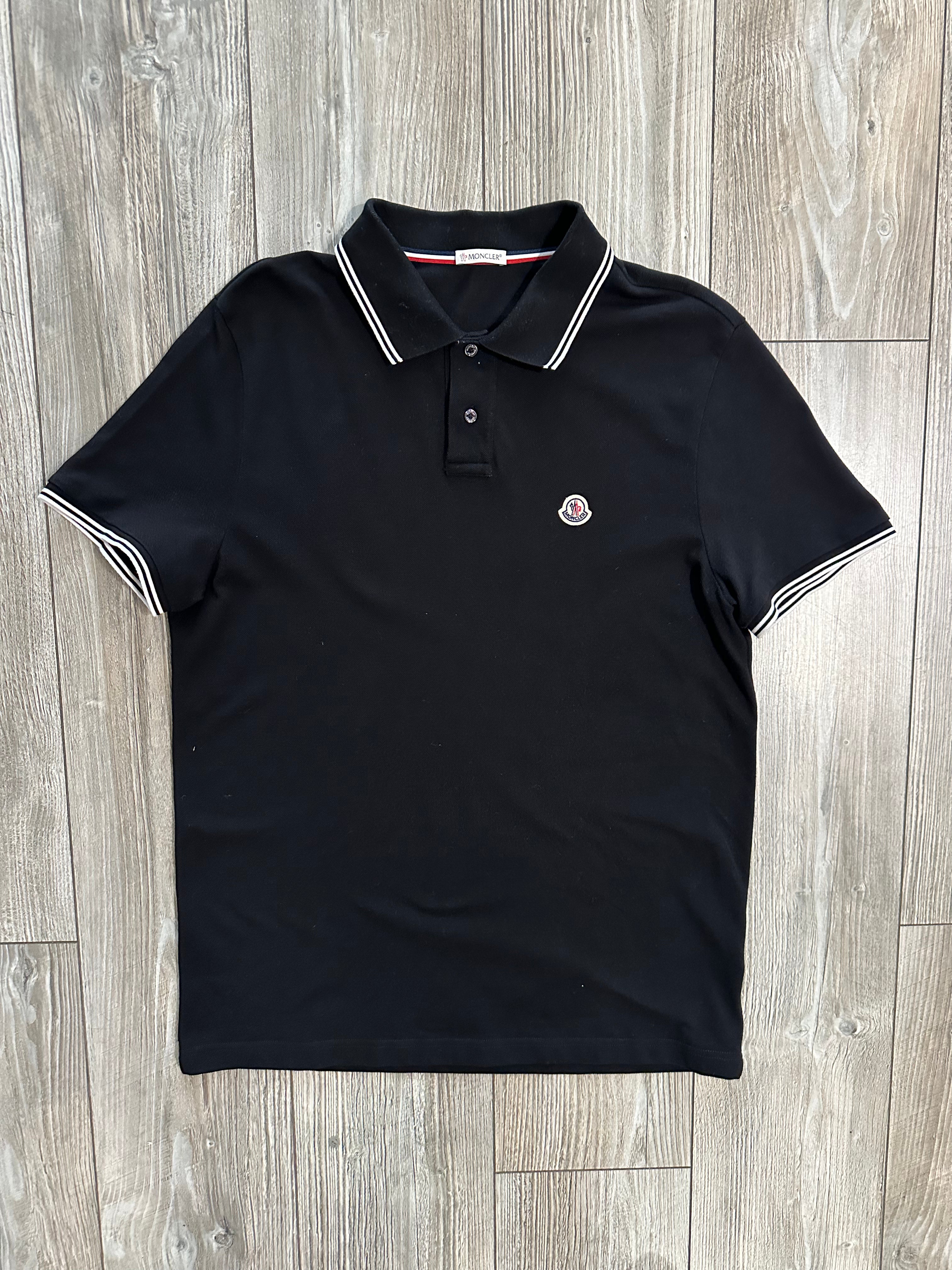 Moncler T-shirt (Fittaa L)