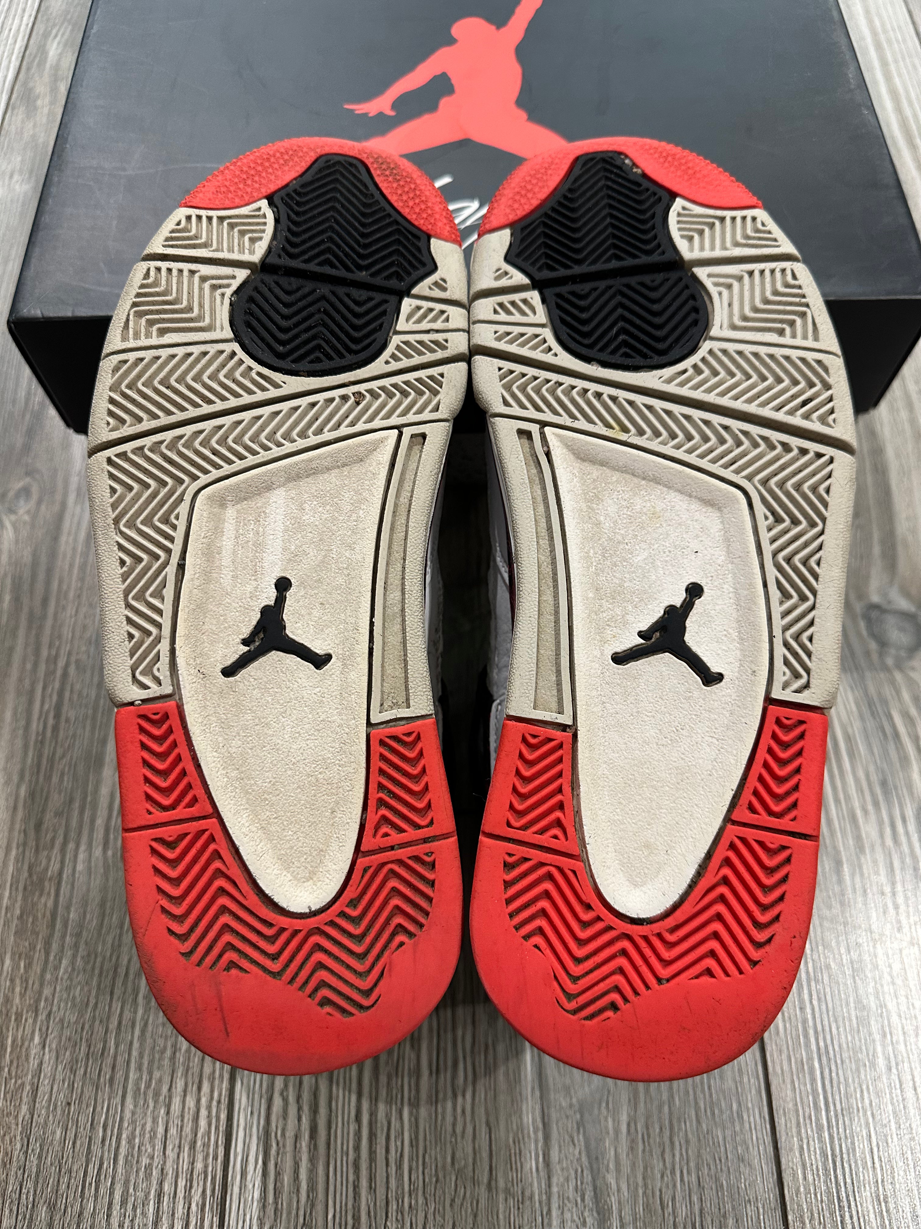 Jordan 4 (EU 41)