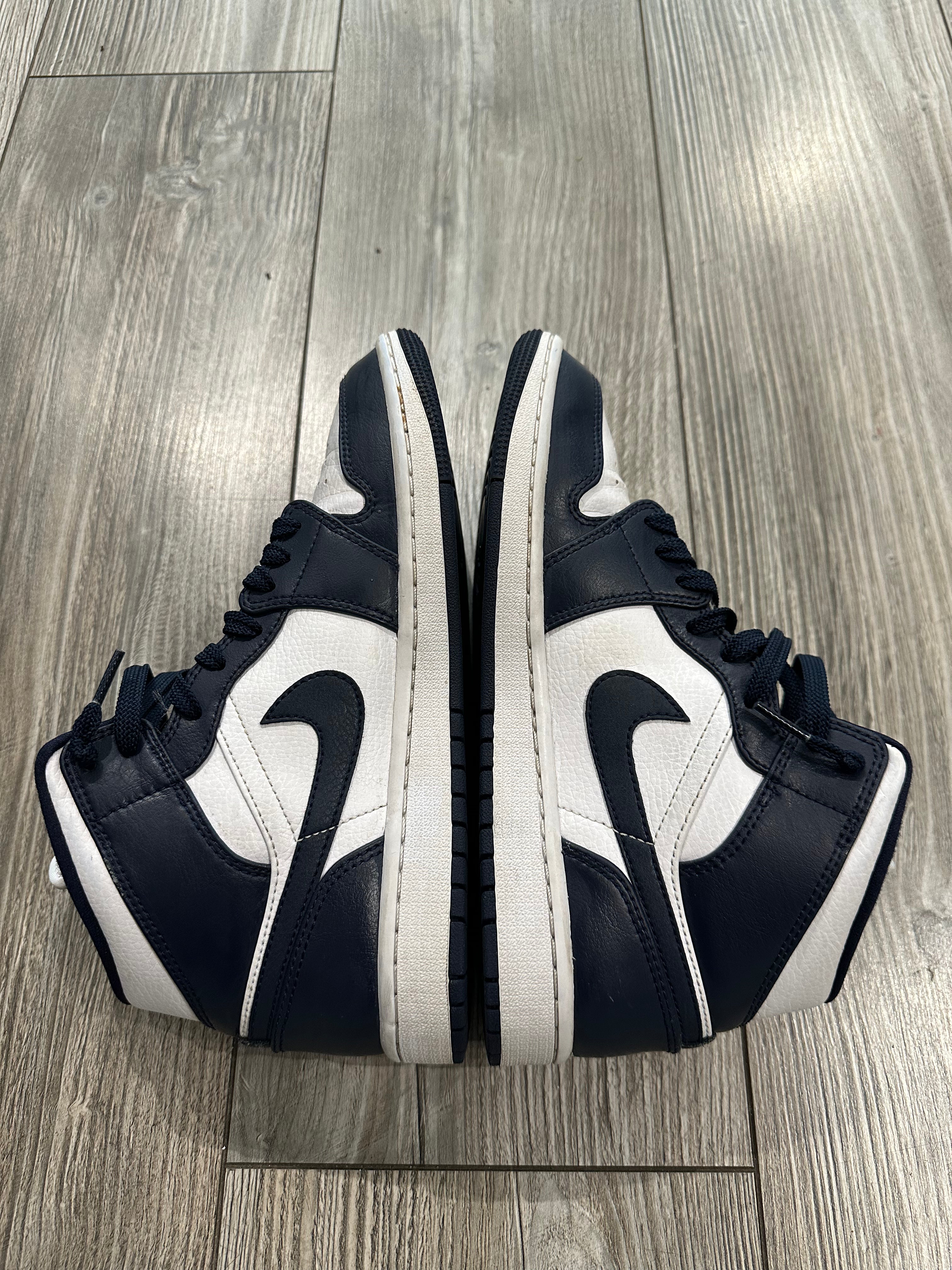Jordan 1 Mid (EU 40)