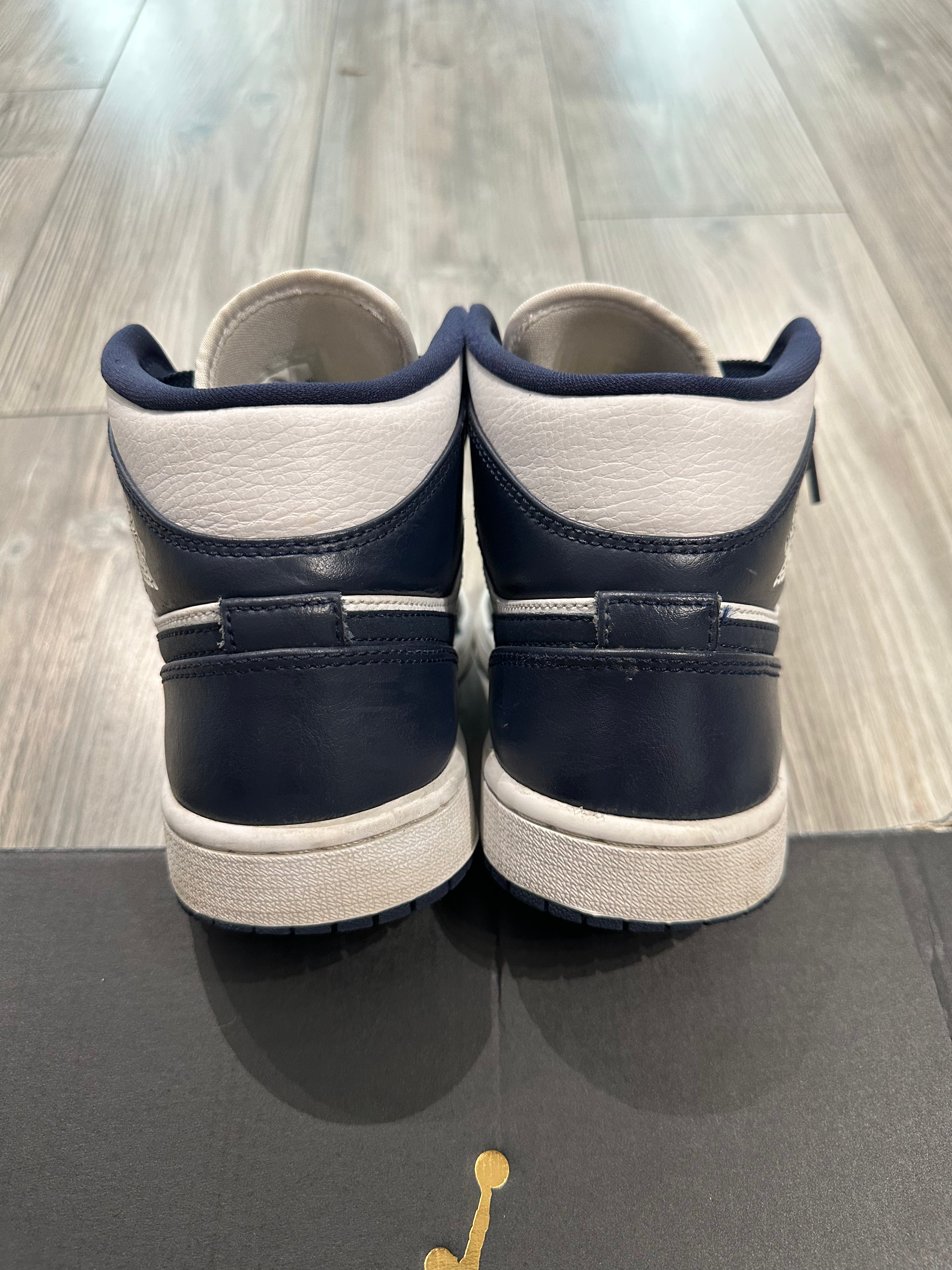 Jordan 1 Mid (EU 40)