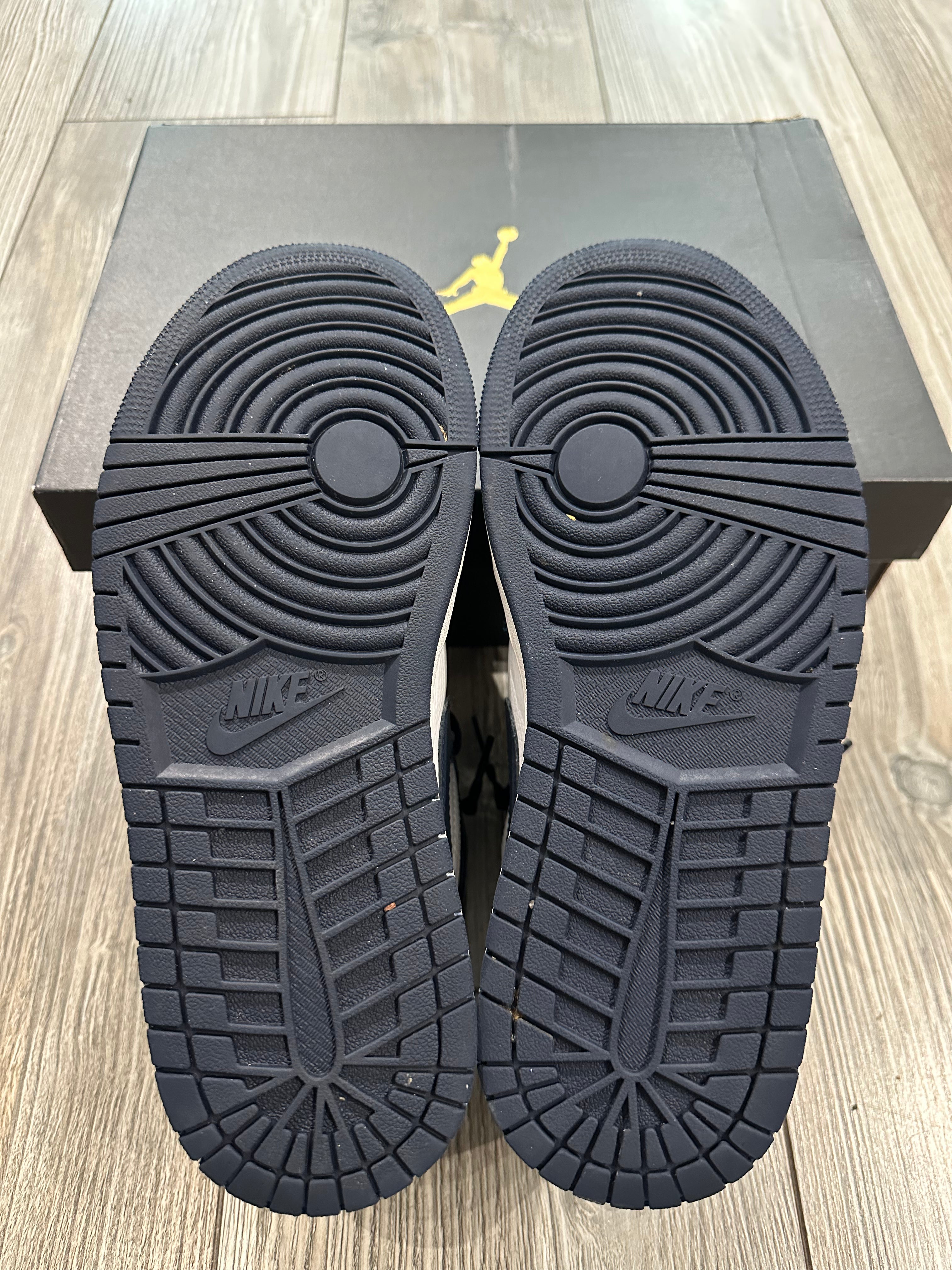 Jordan 1 Mid (EU 40)