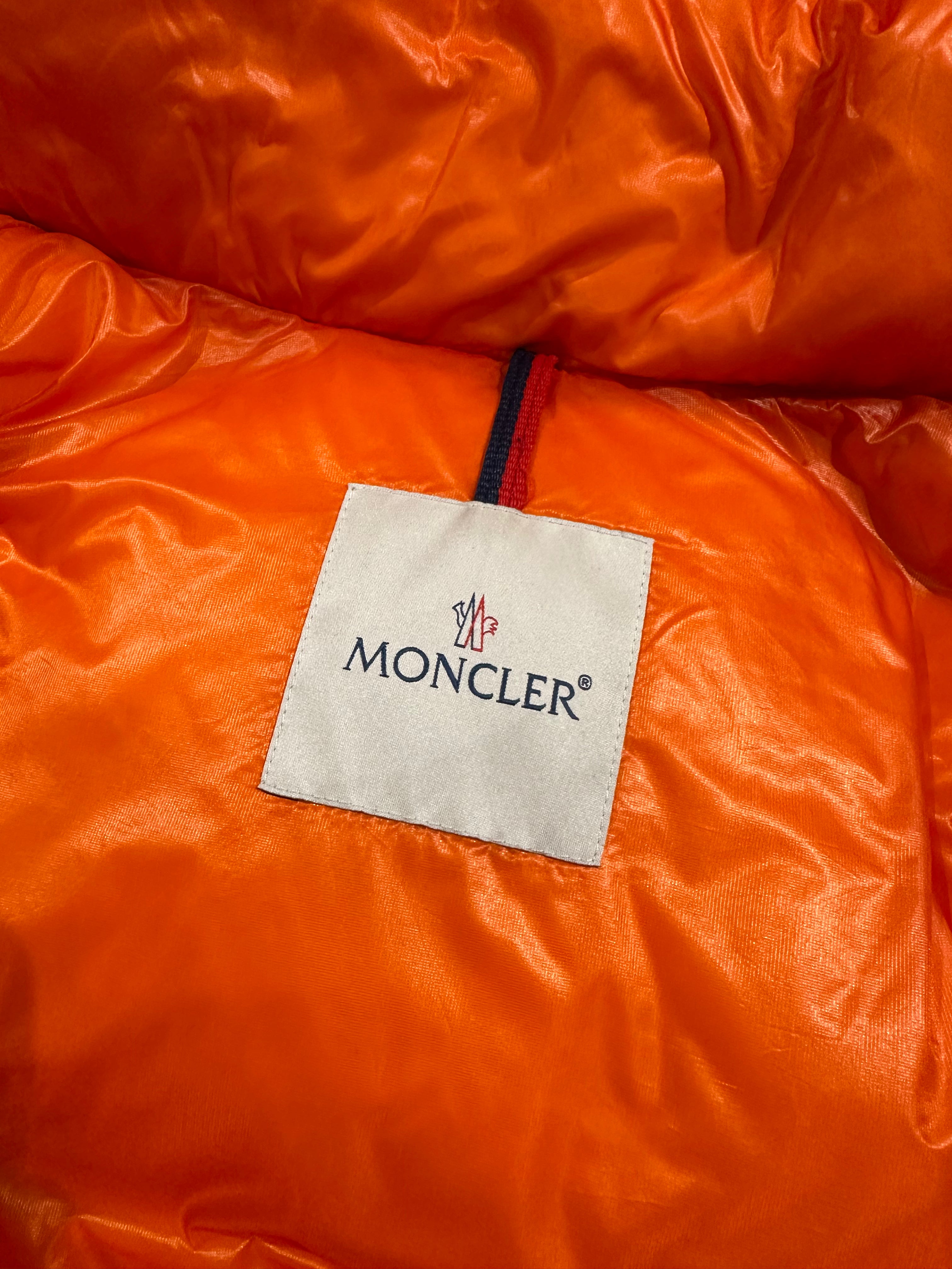 Moncler Jacket (Fittaa L)