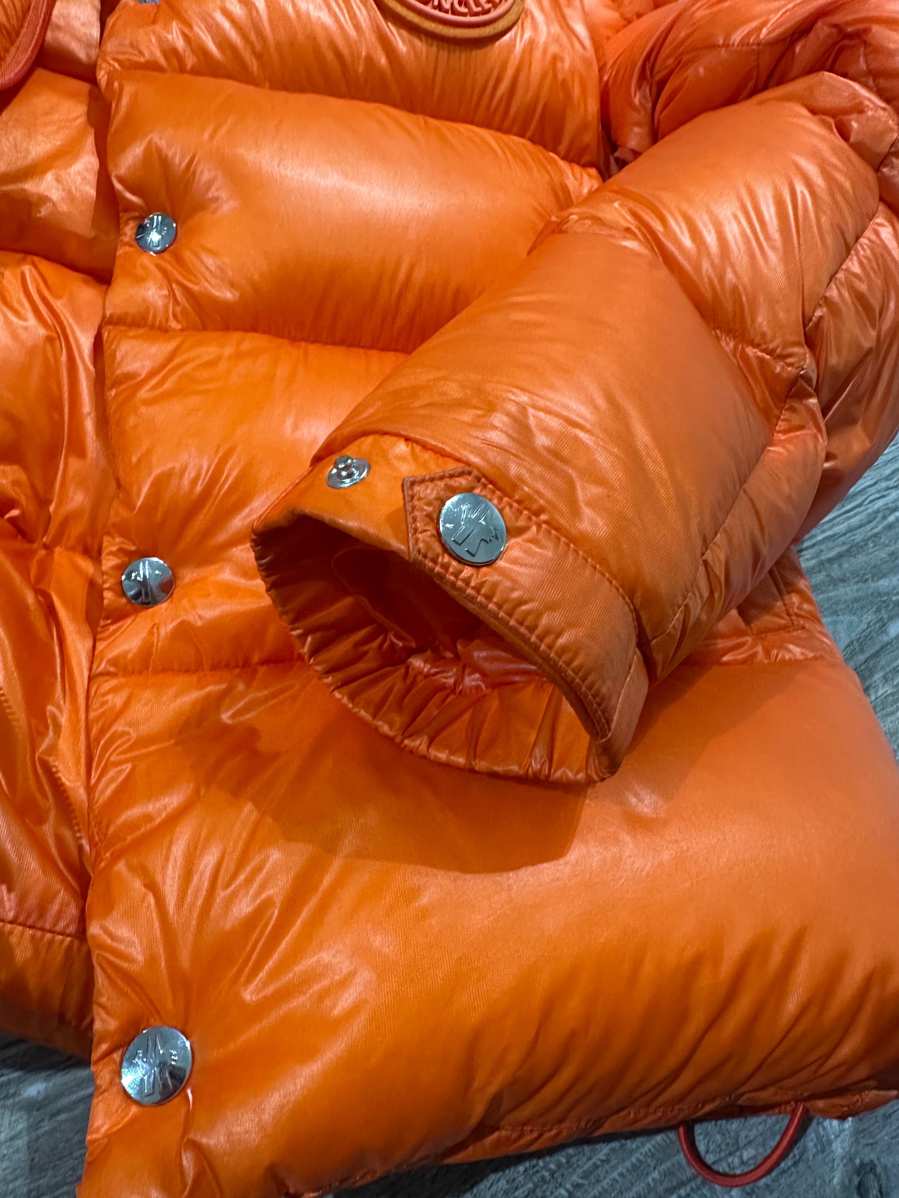 Moncler Jacket (Fittaa L)