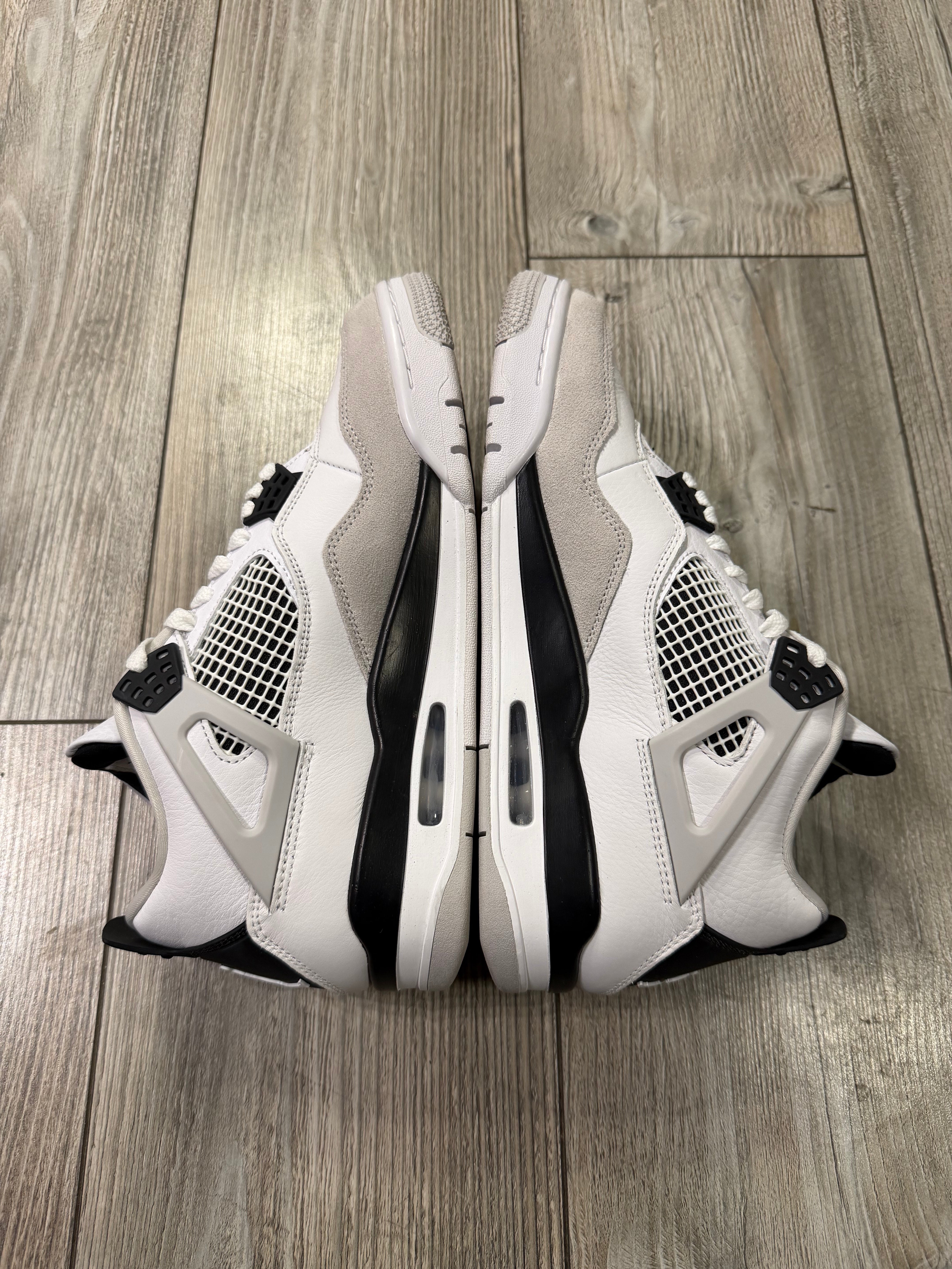 Jordan 4 Military Black (EU43)