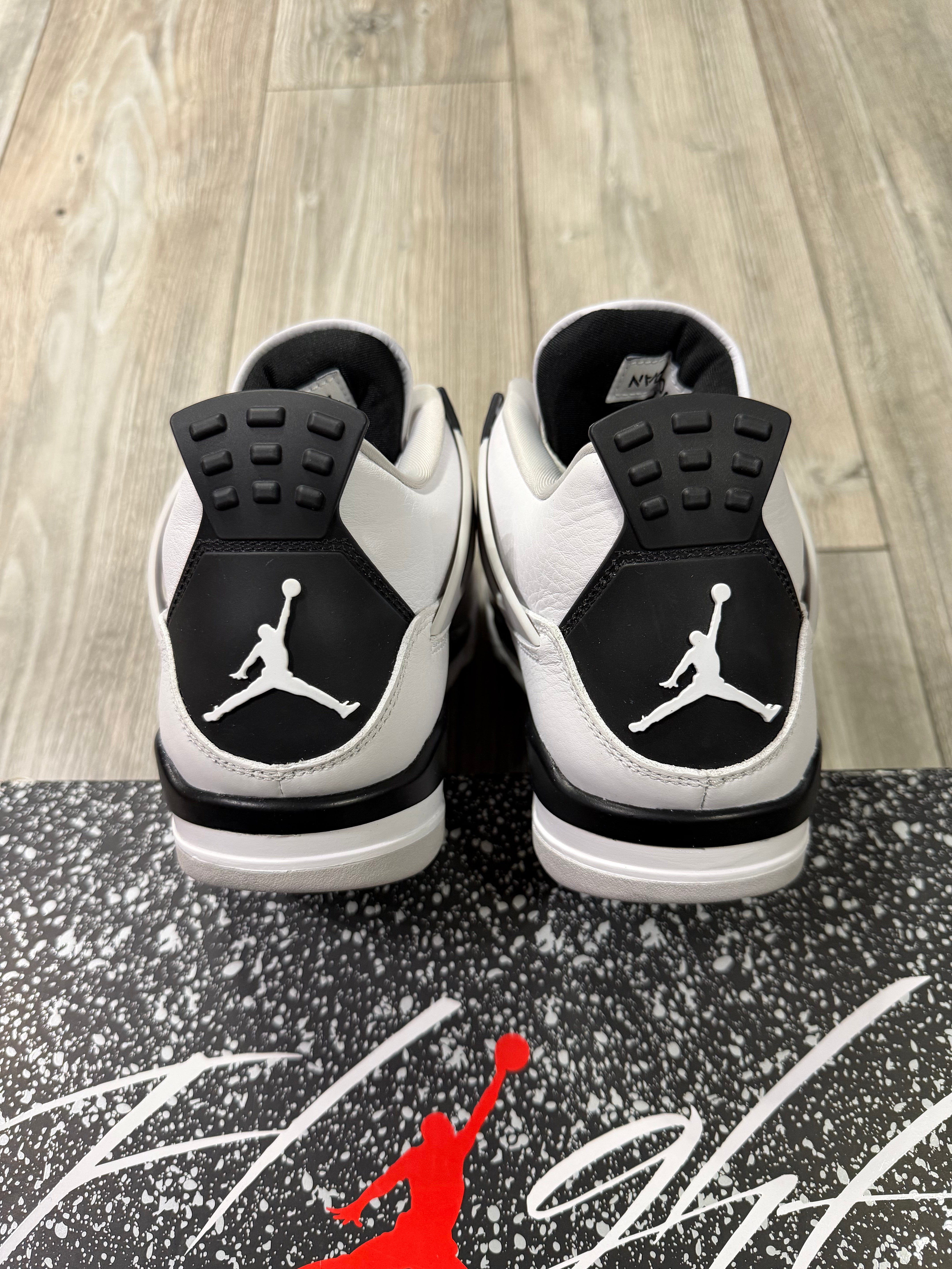 Jordan 4 Military Black (EU43)