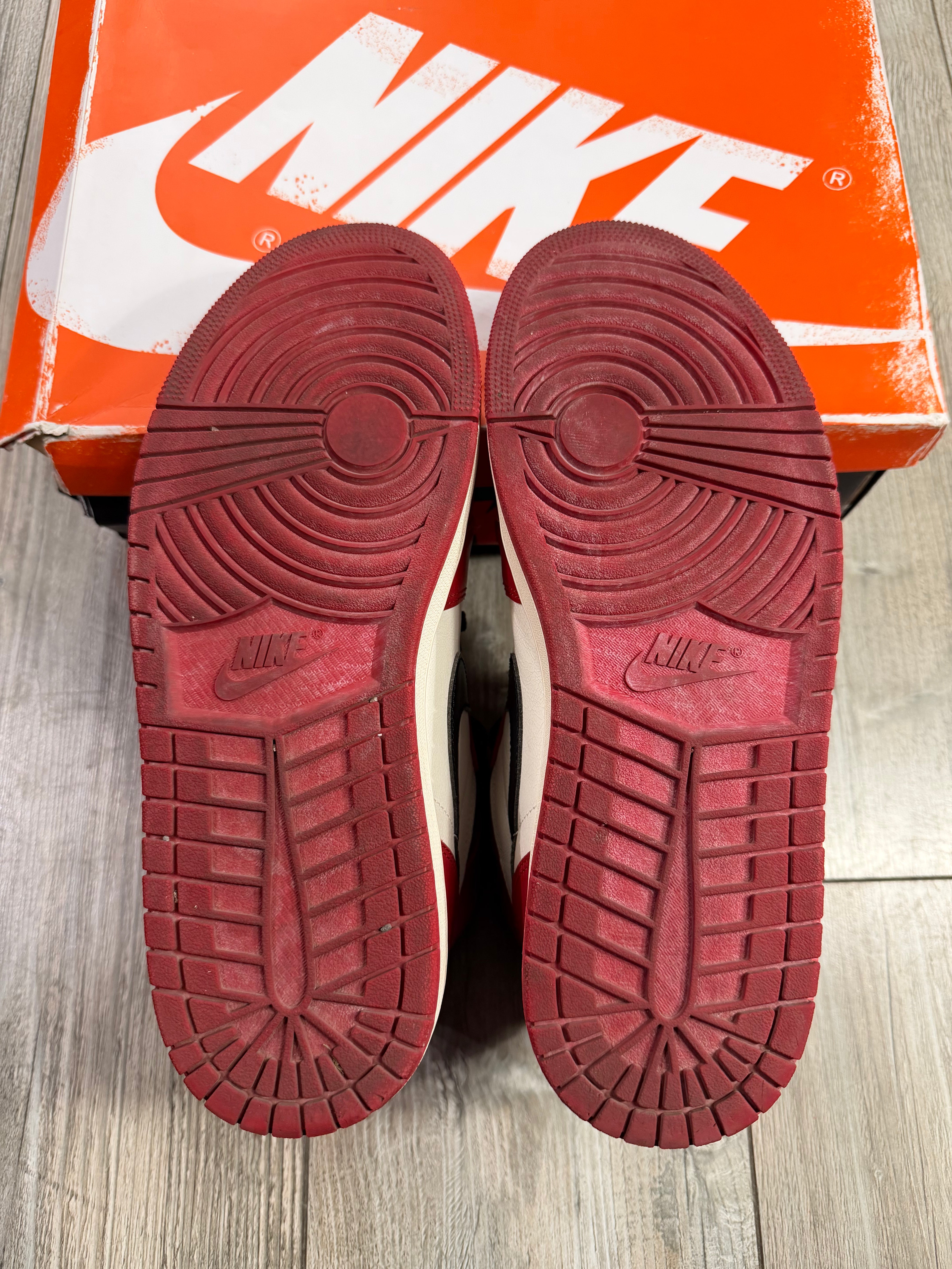 Air Jordan 1 Retro High OG Chicago Lost and Found (EU46)