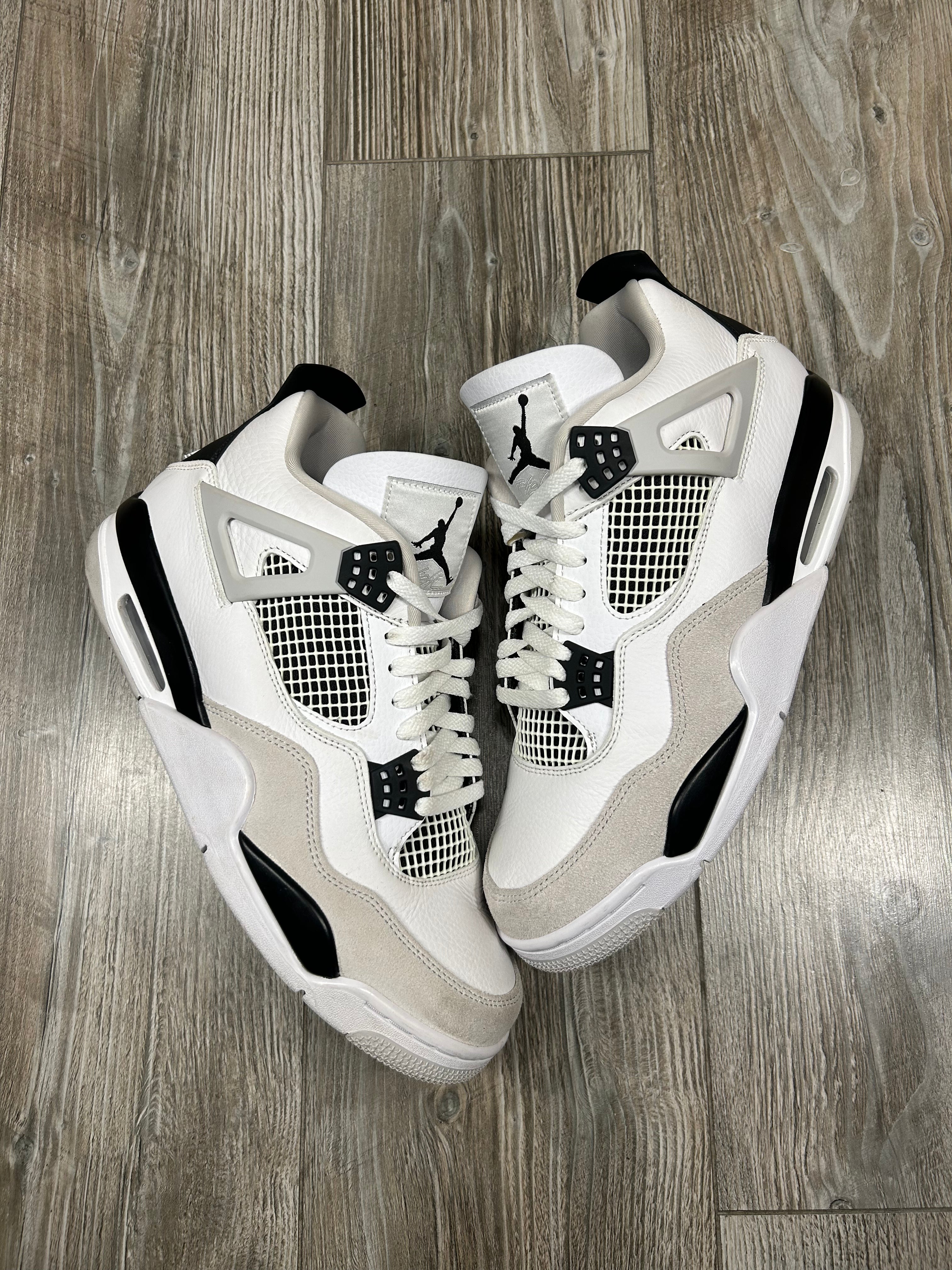 Jordan 4 Military Black (EU 45)