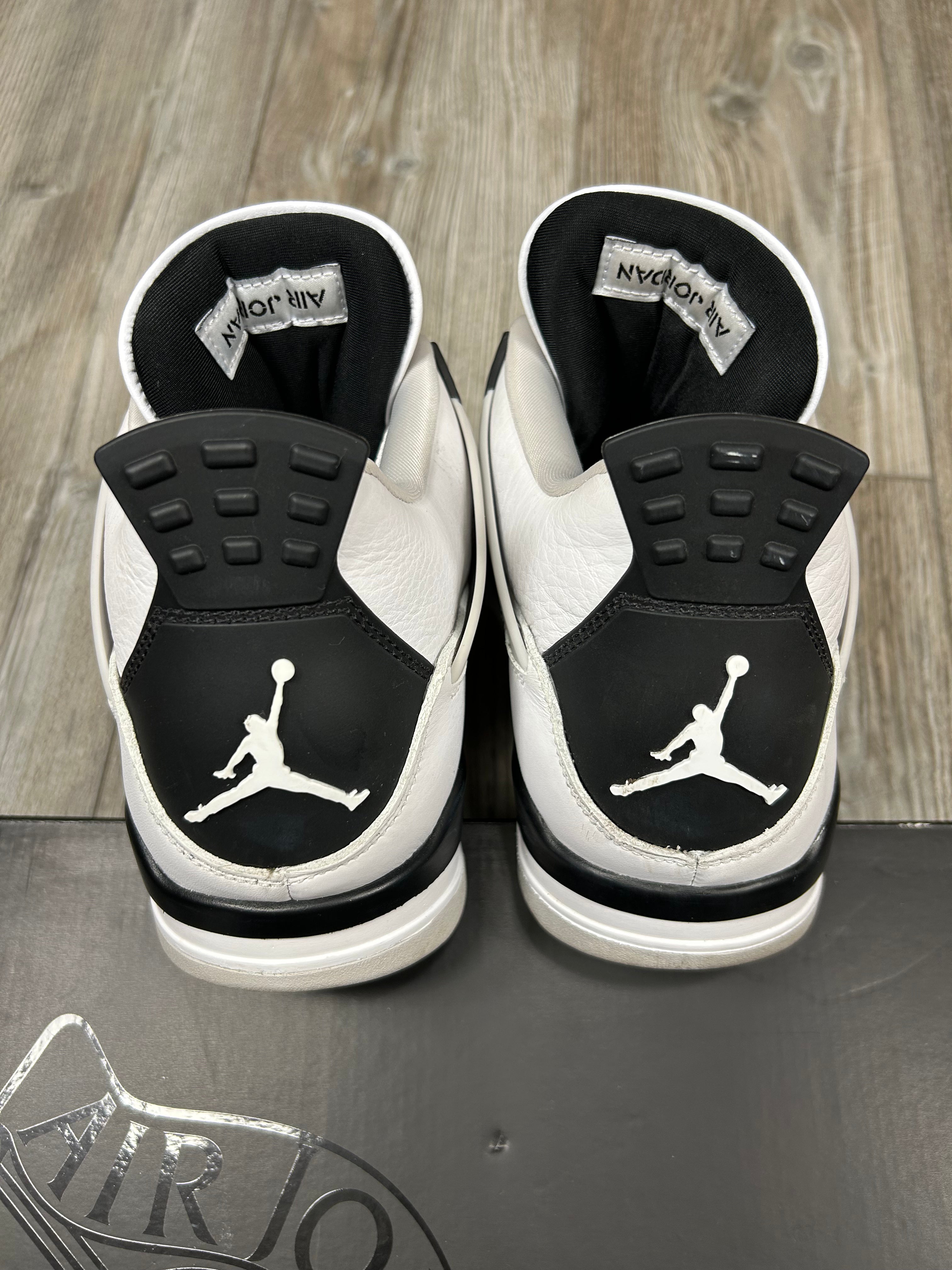 Jordan 4 Military Black (EU 45)
