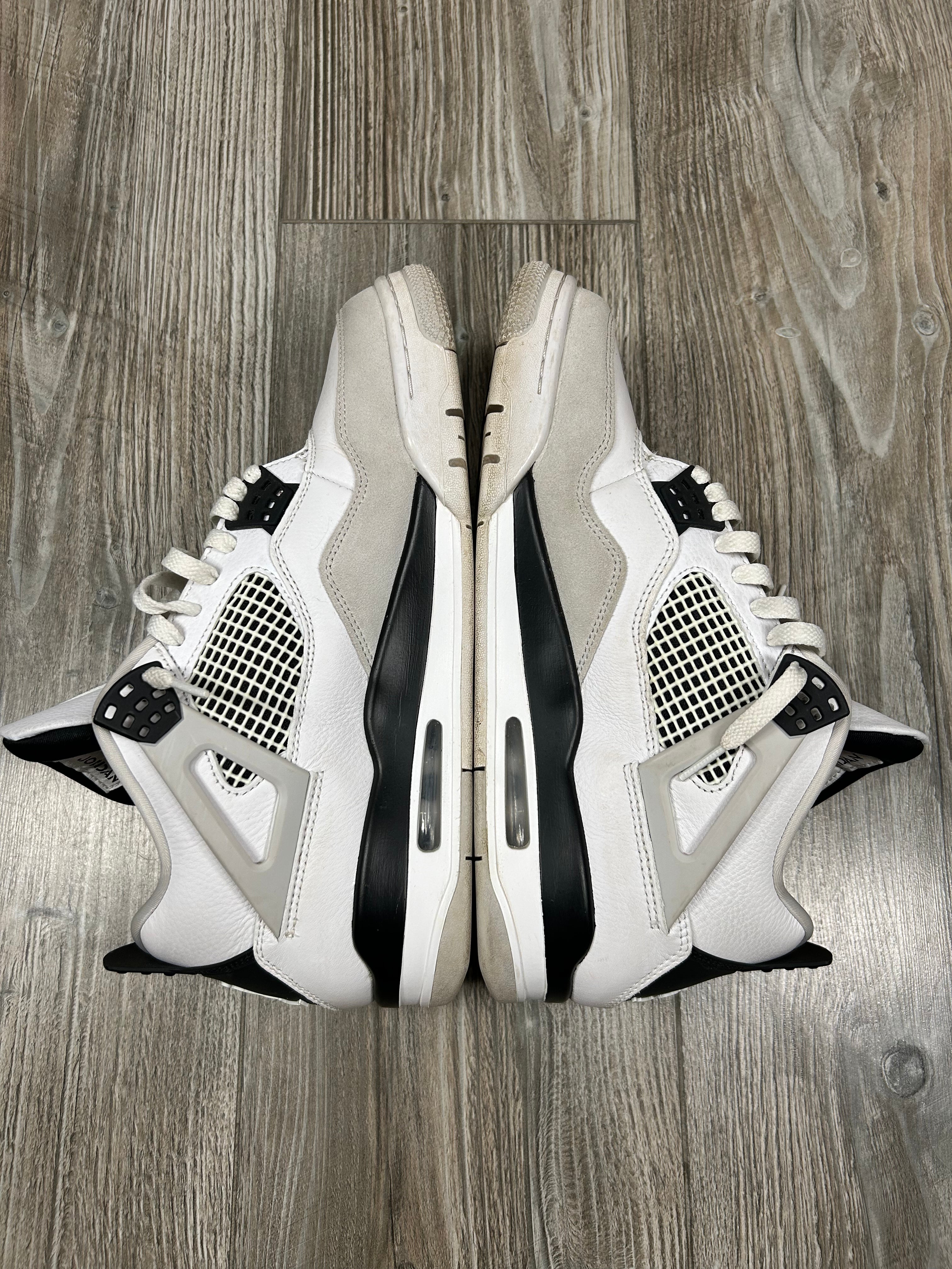 Jordan 4 Retro Military Black (EU 44.5)