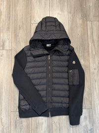 Moncler Cardigan (Fittaa XL)