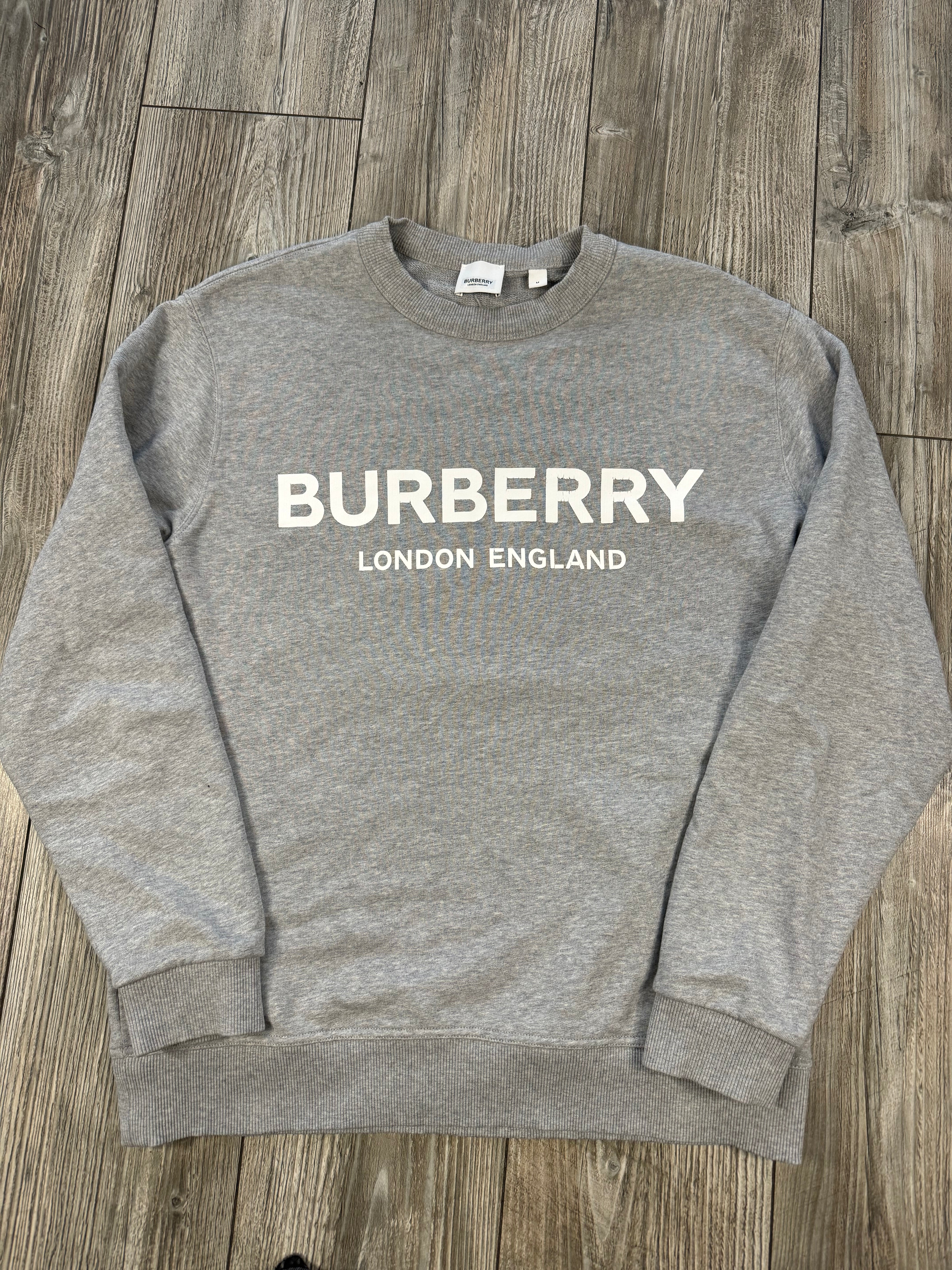 Burberry Sweater (Fittaa M)