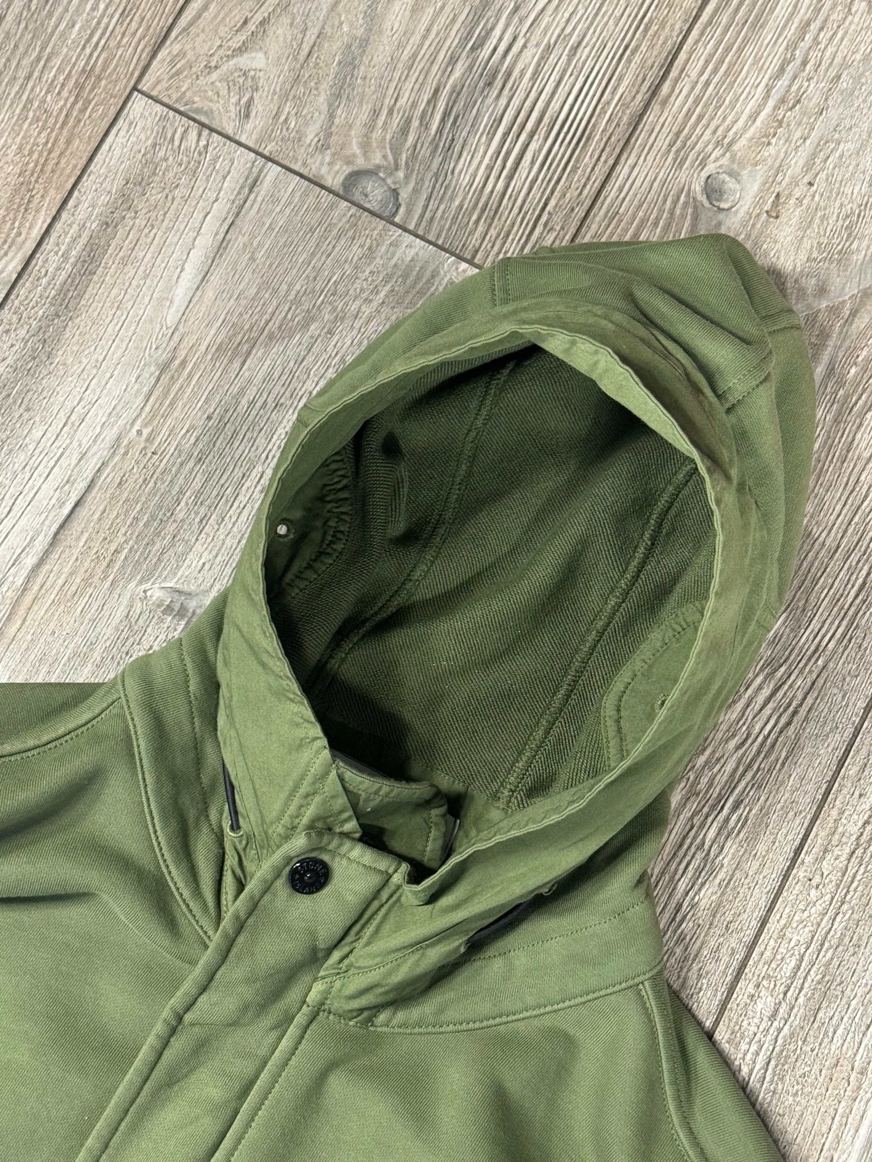 Stone Island Hoodie (Fittaa L)