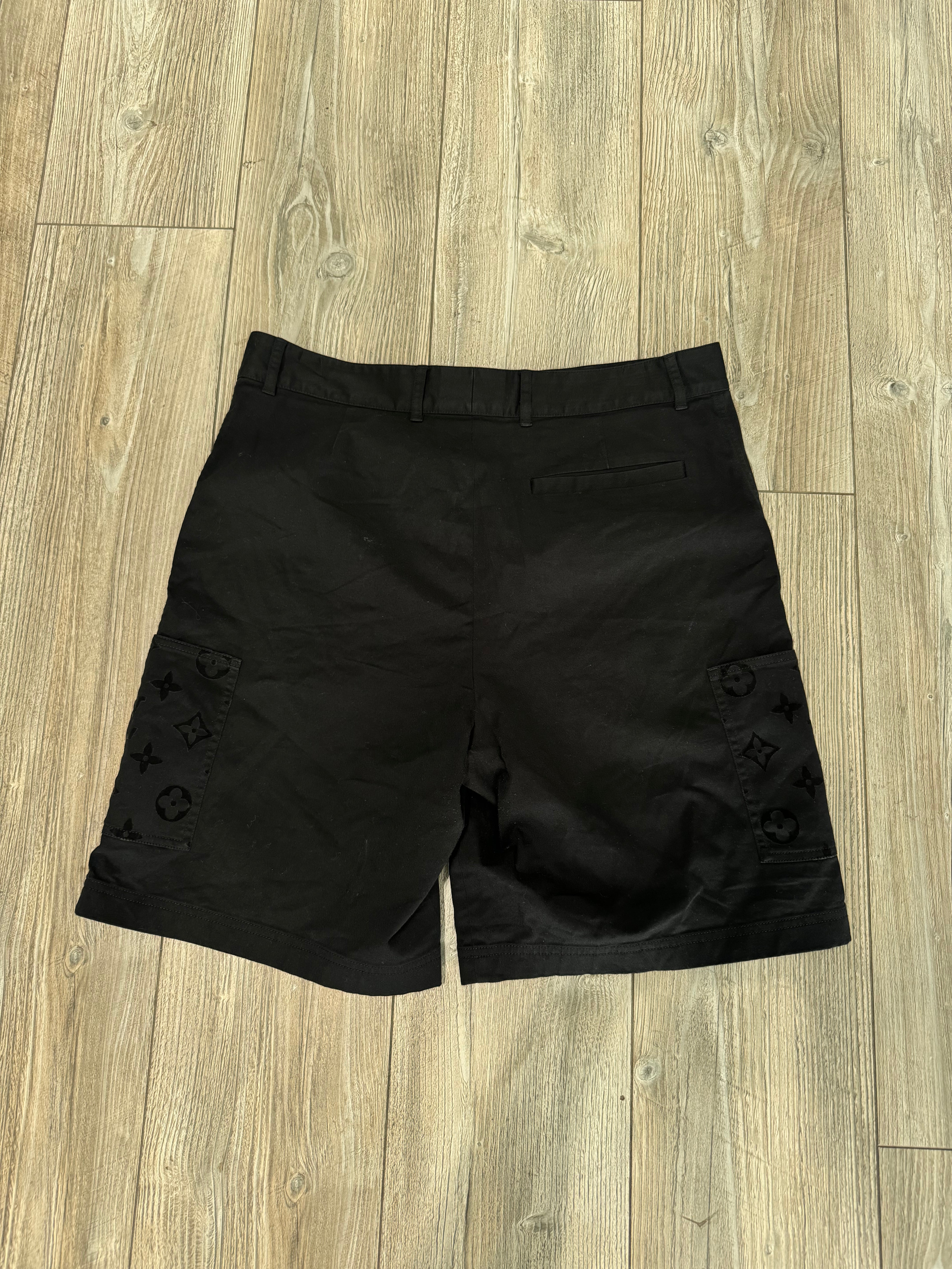 Louis Vuitton Shorts (Fittaa L)