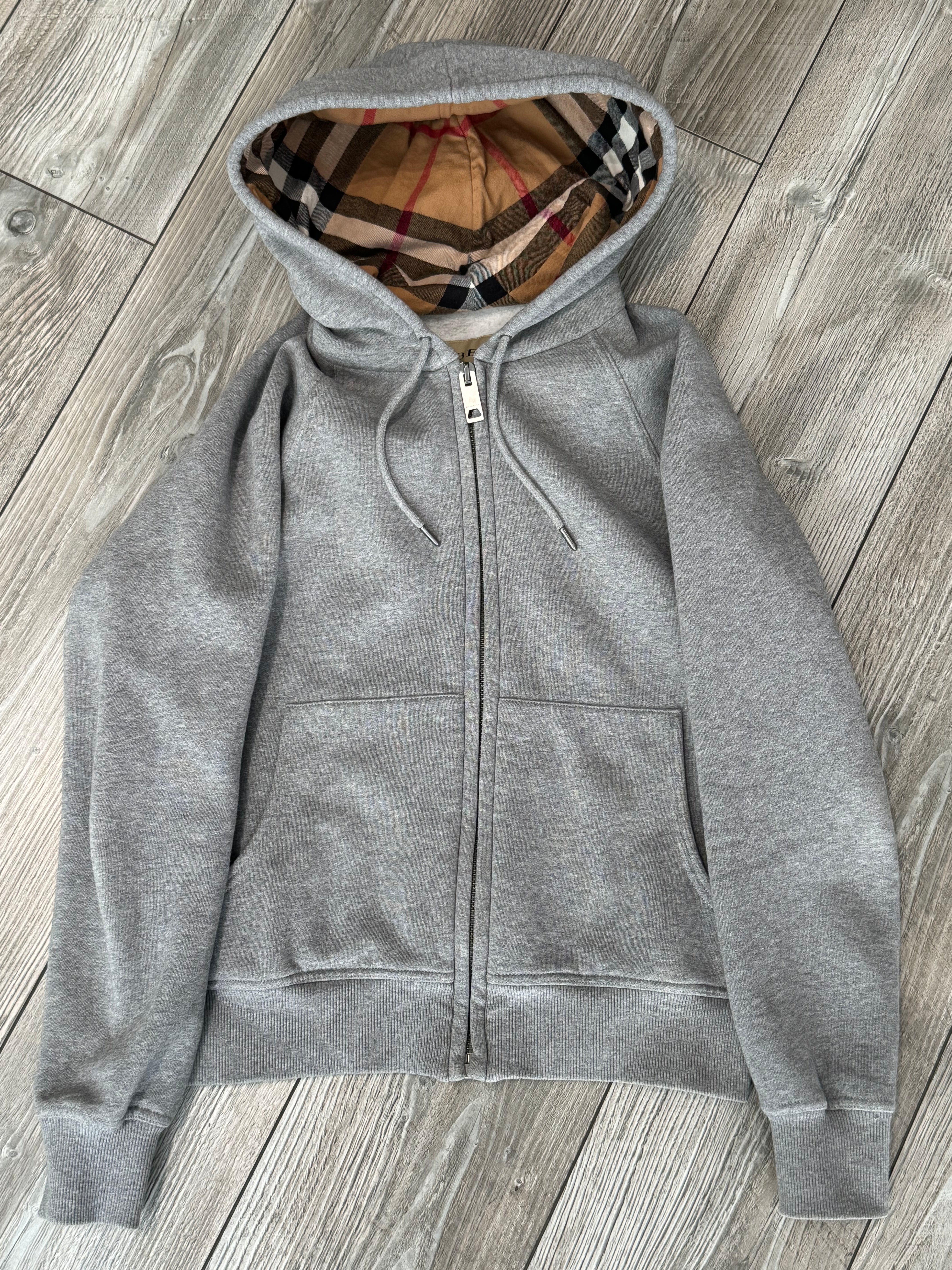 Burberry Hoodie (Fittaa XS)
